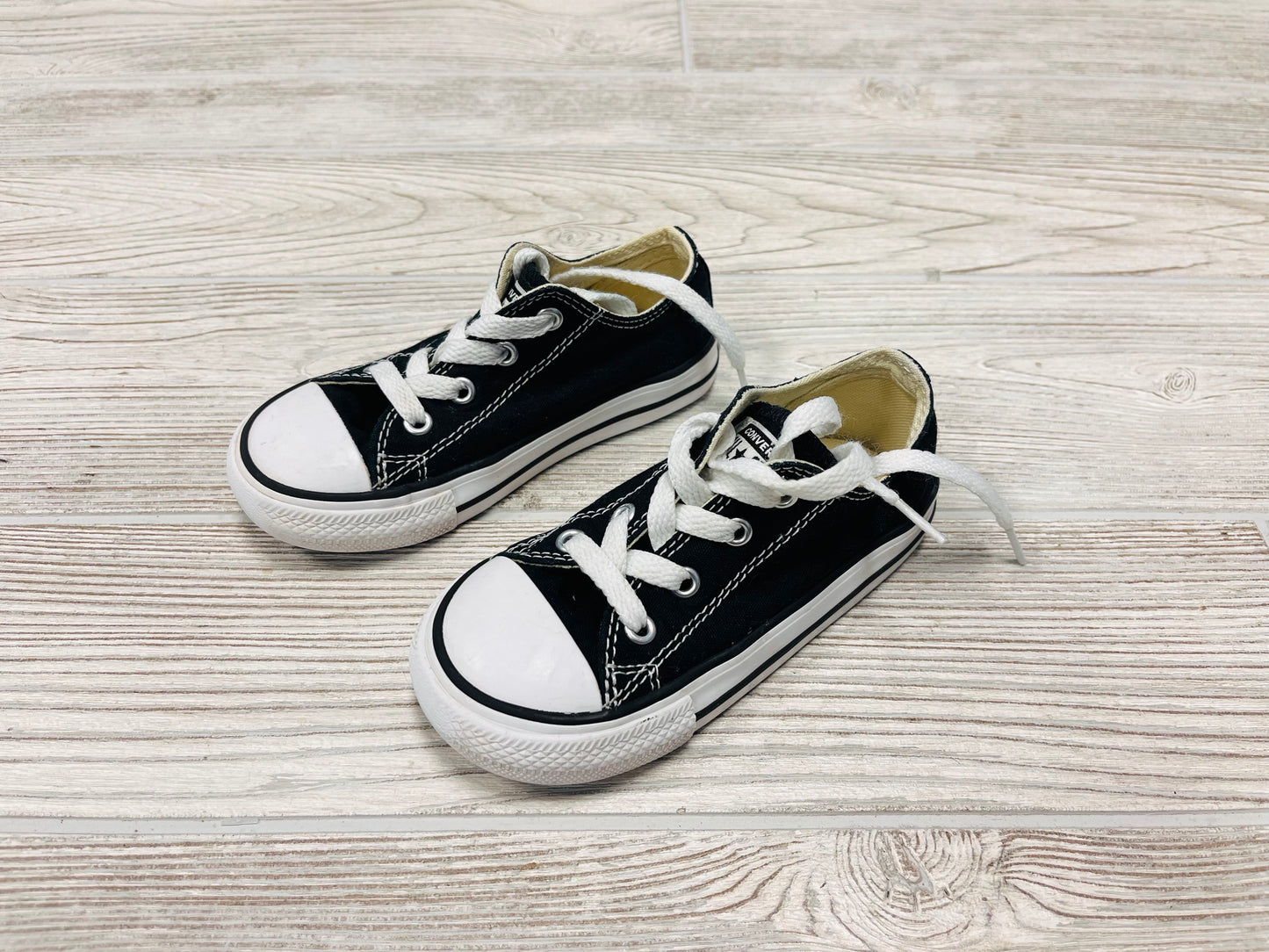 Converse Chuck Taylor Low Top Sneakers