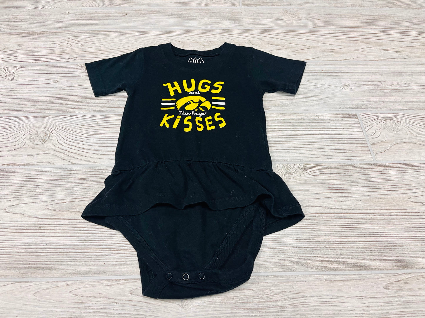 Wes And Willy Iowa Hawkeyes “Hugs and Hawkeye Kisses” Short Sleeve Onesie