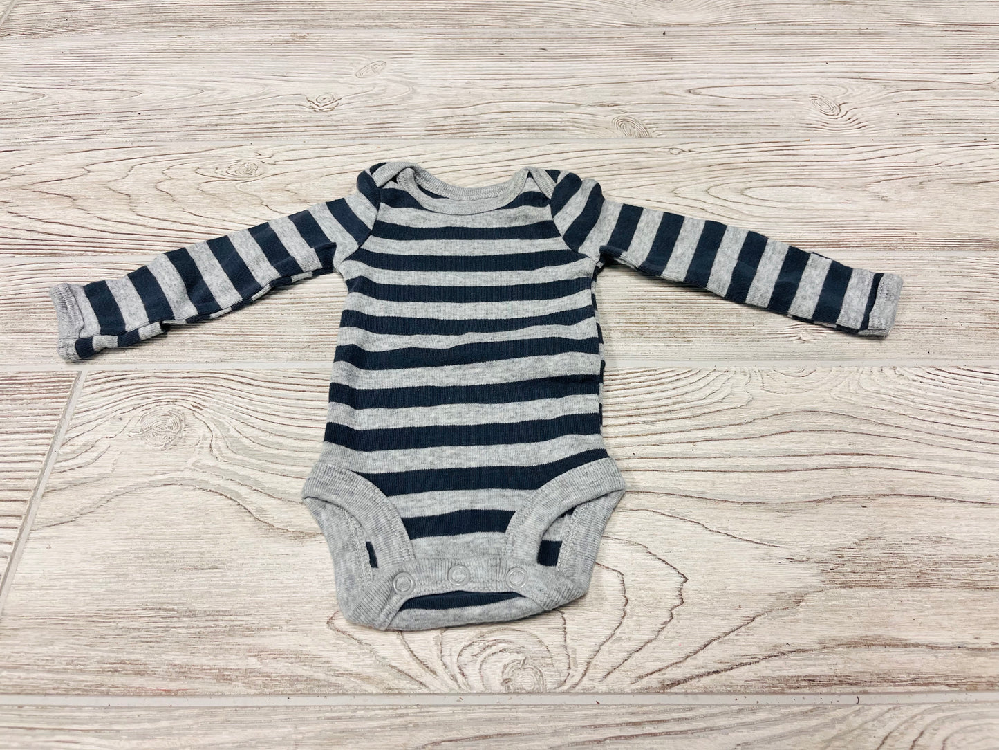 Simple Joys by Carter’s Striped Long Sleeve Onesie
