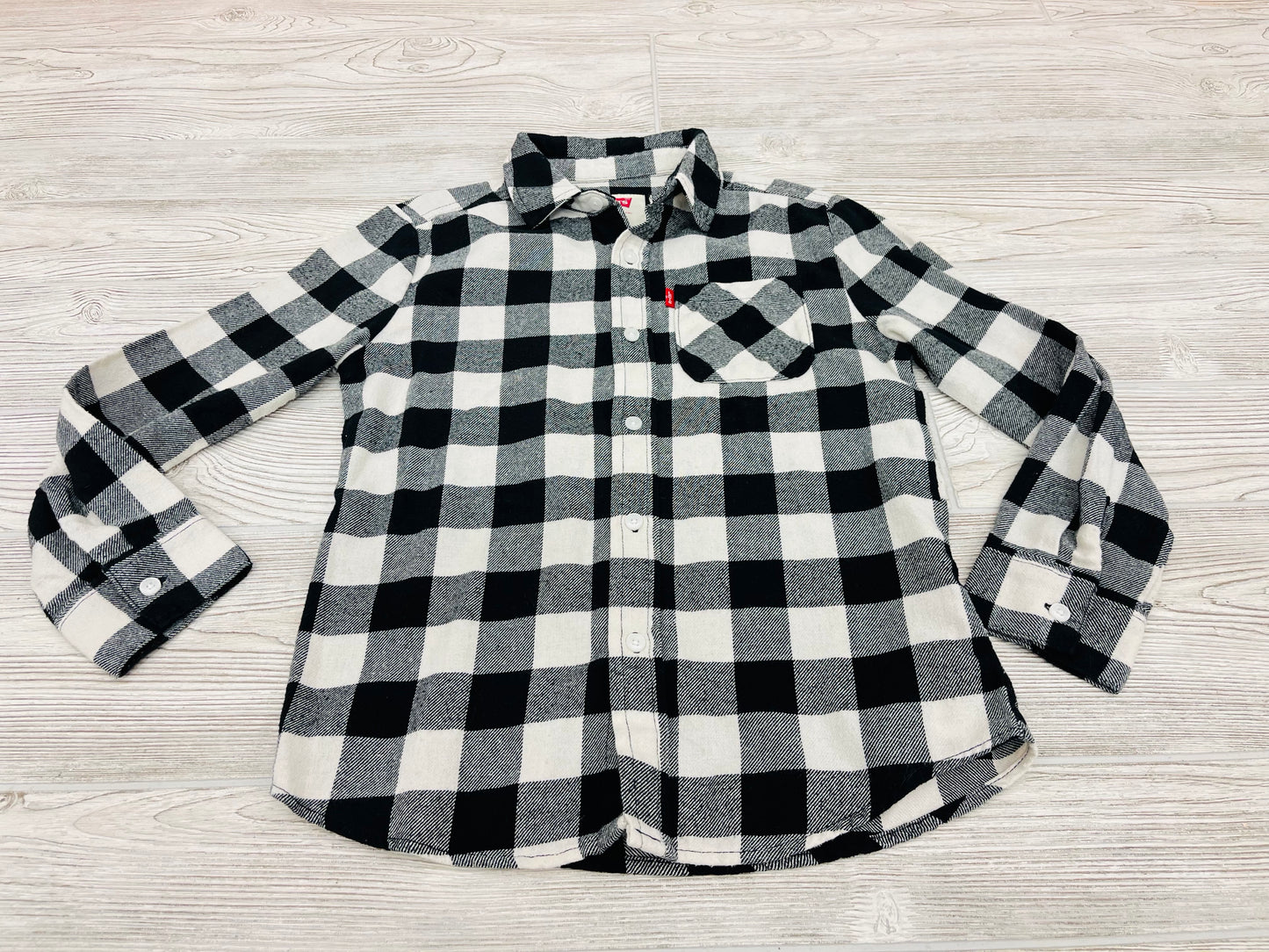 Levi’s Checkered Button Down Long Sleeve Shirt
