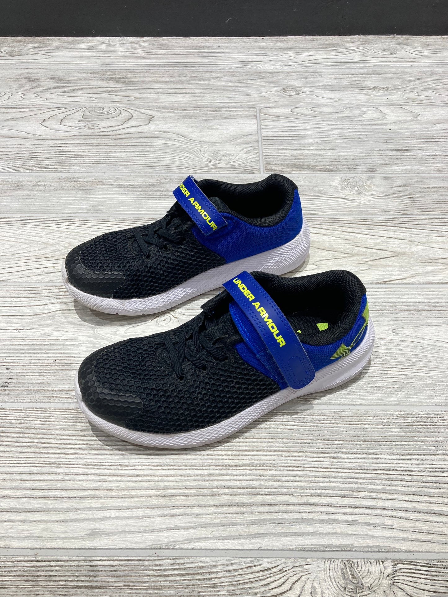 Under Armour Sneakers