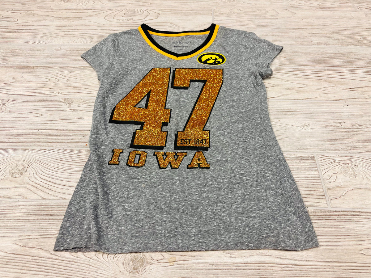 5th & Ocean Iowa Hawkeyes Short Sleeve Shirt