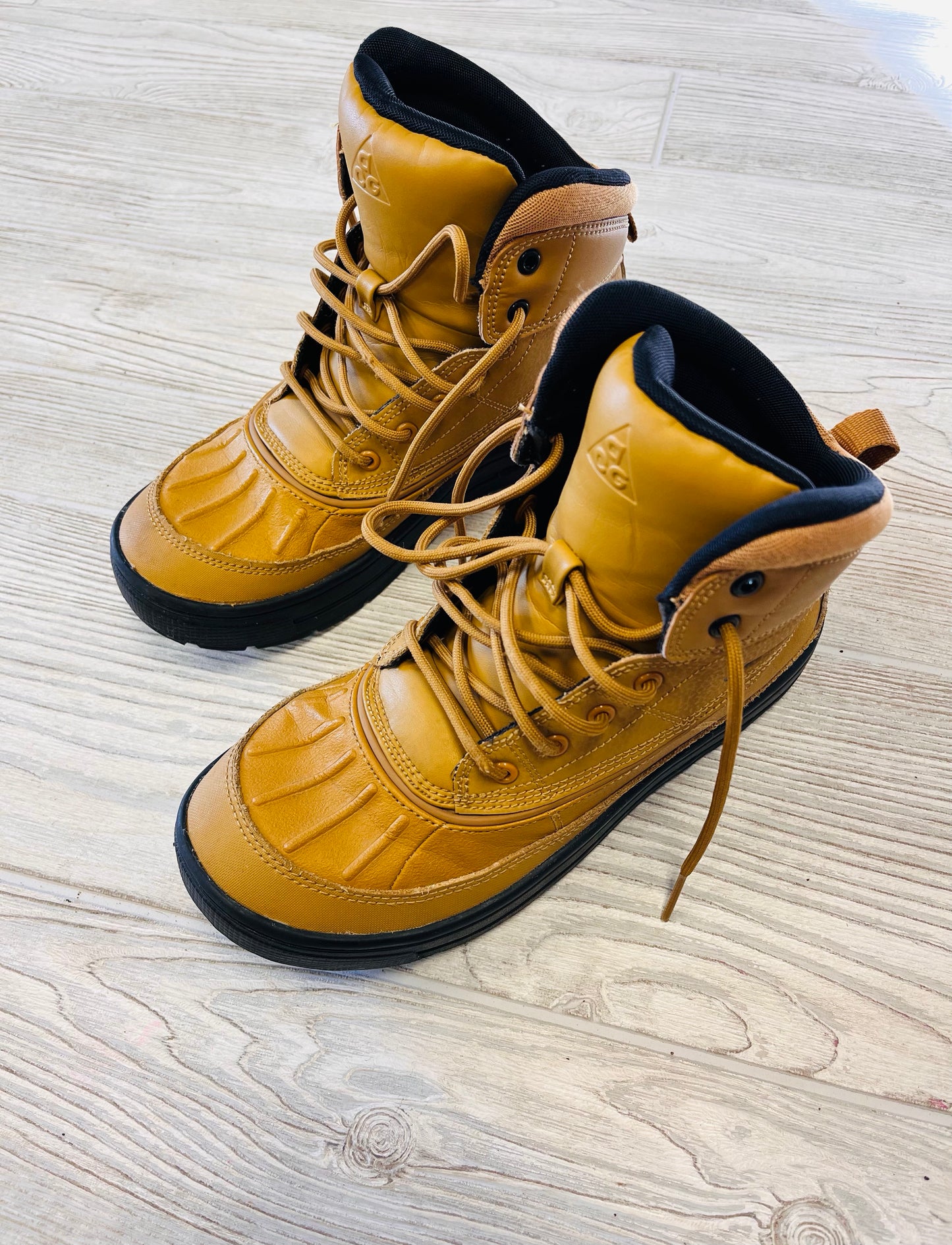 Nike ACG Boots