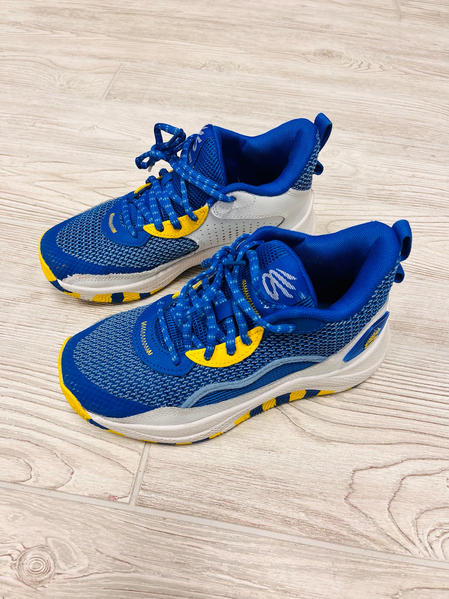 Under Armour Curry 3Z 24 Grade School Basketball Shoes