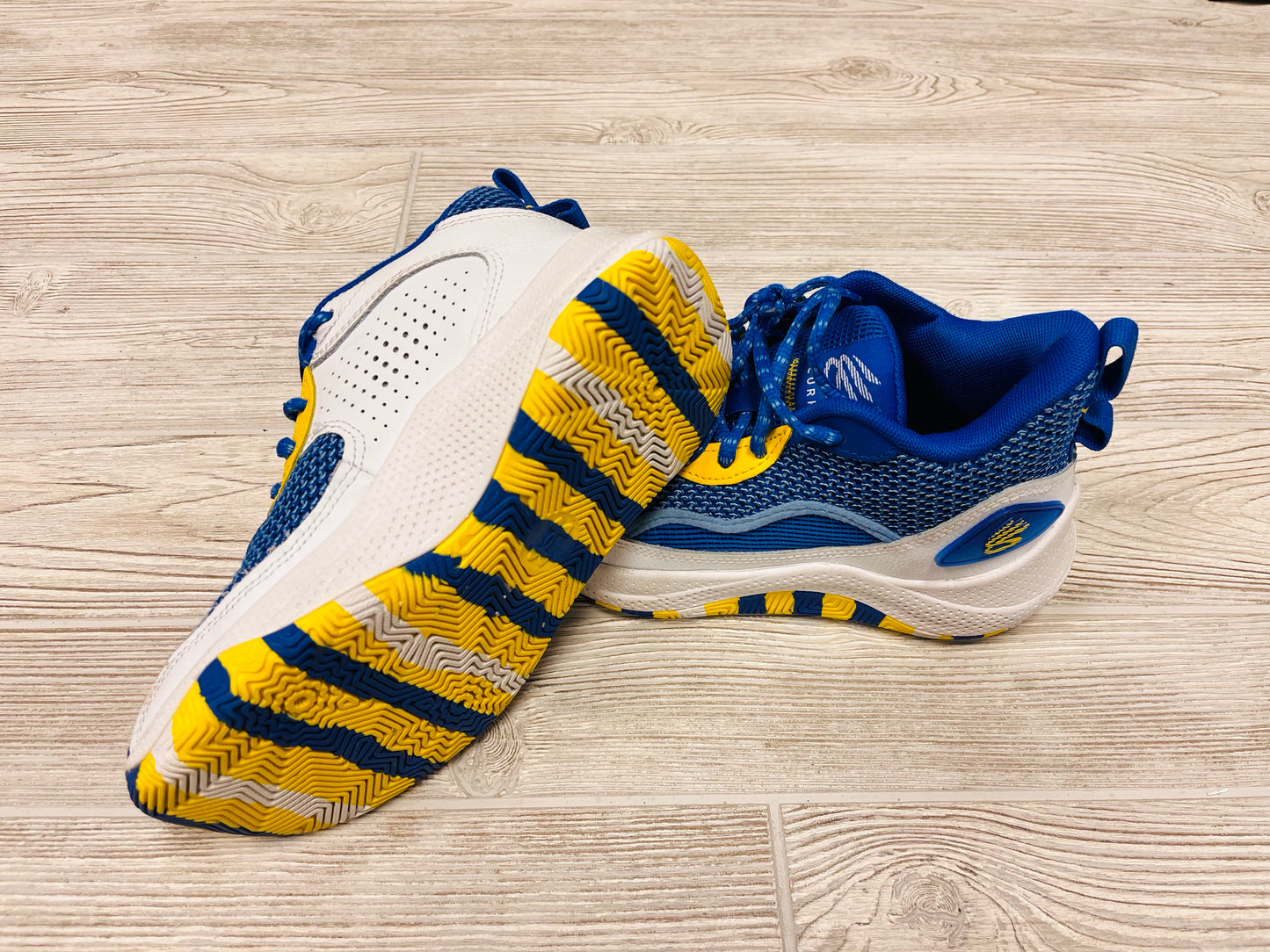 Under Armour Curry 3Z 24 Grade School Basketball Shoes