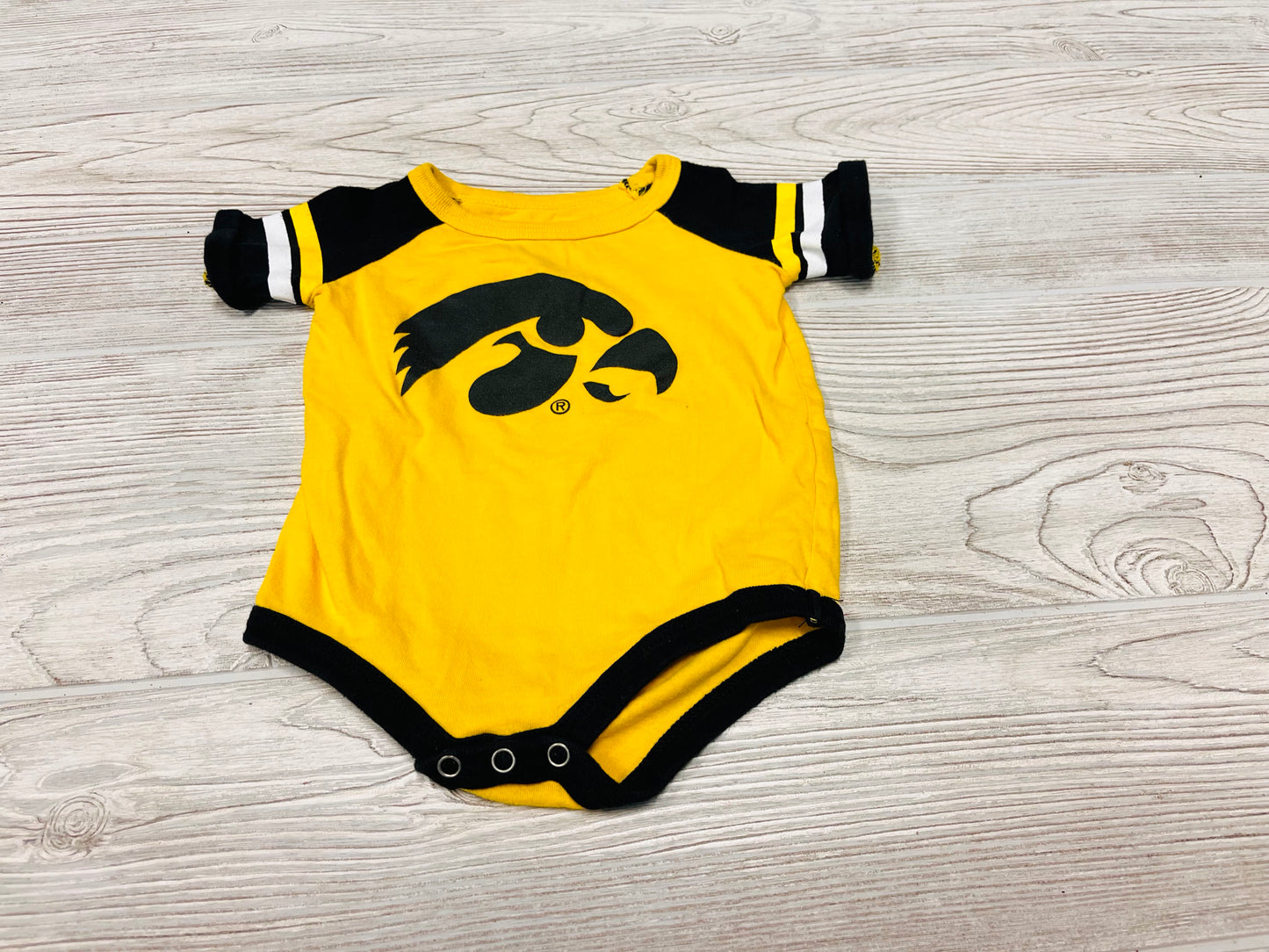 Colosseum Iowa Hawkeyes Short Sleeve Onesie