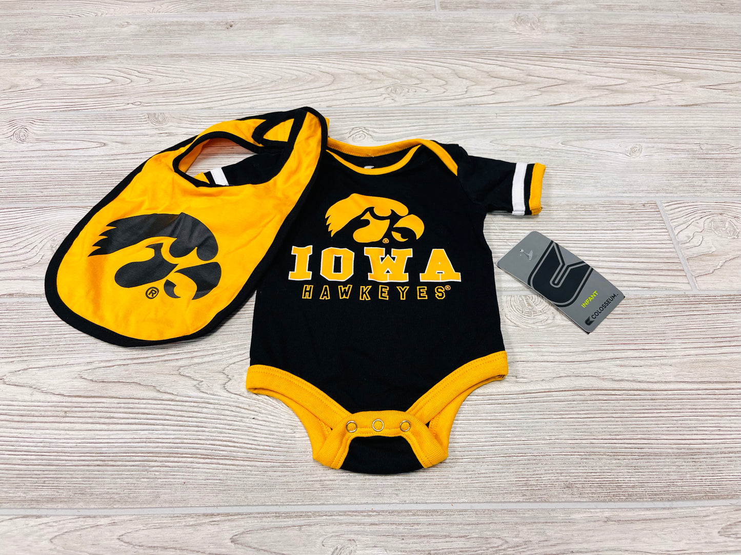 Colosseum Iowa Hawkeyes Short Sleeve Onesie with Bib