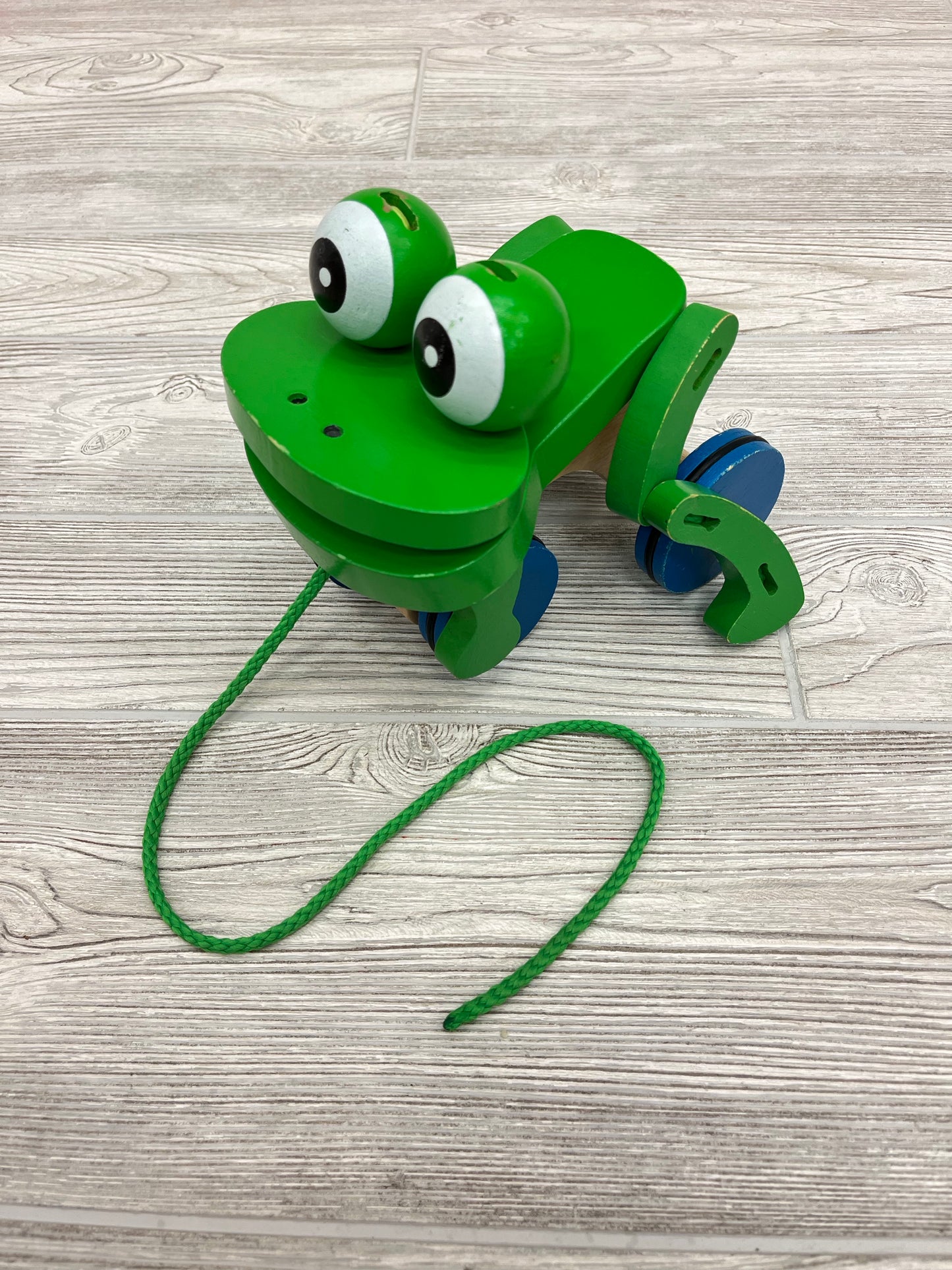 Melissa & Doug Frolicking Frog Pull Toy