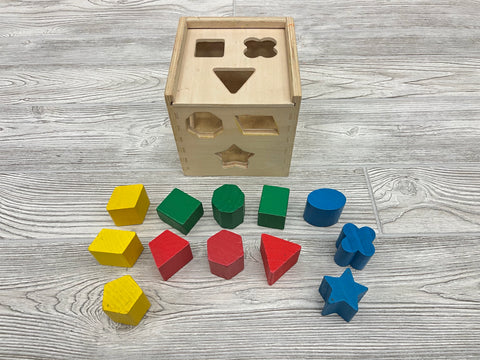 Melissa & Doug Classic Toy Shape Sorting Guide